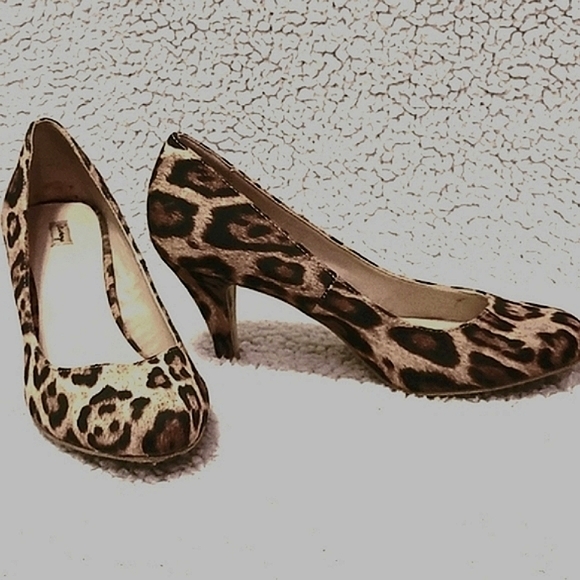 *3/$15* Olsenboye Leopard Pumps - Picture 2 of 4
